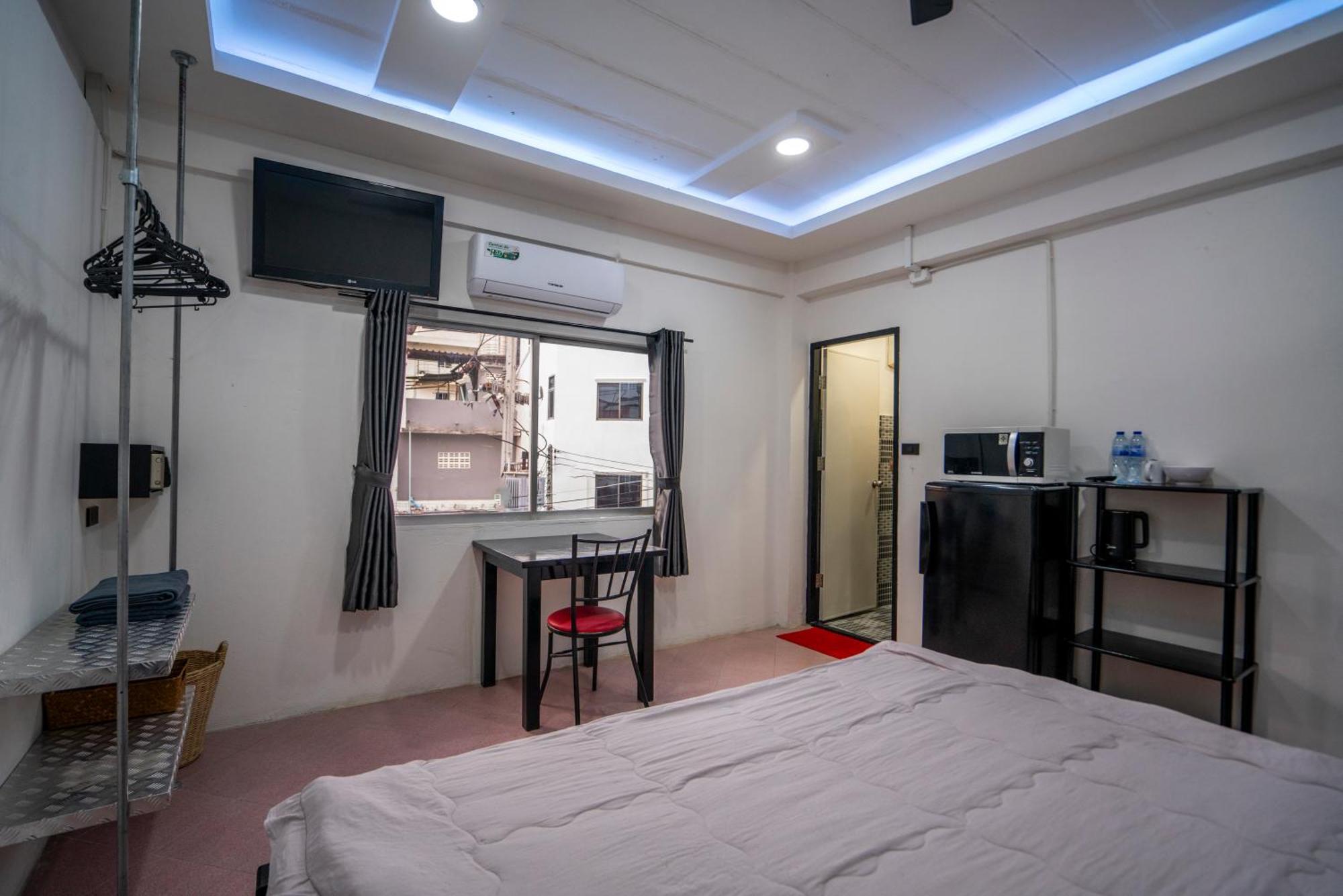Splash Bar And Guesthouse Патая Екстериор снимка