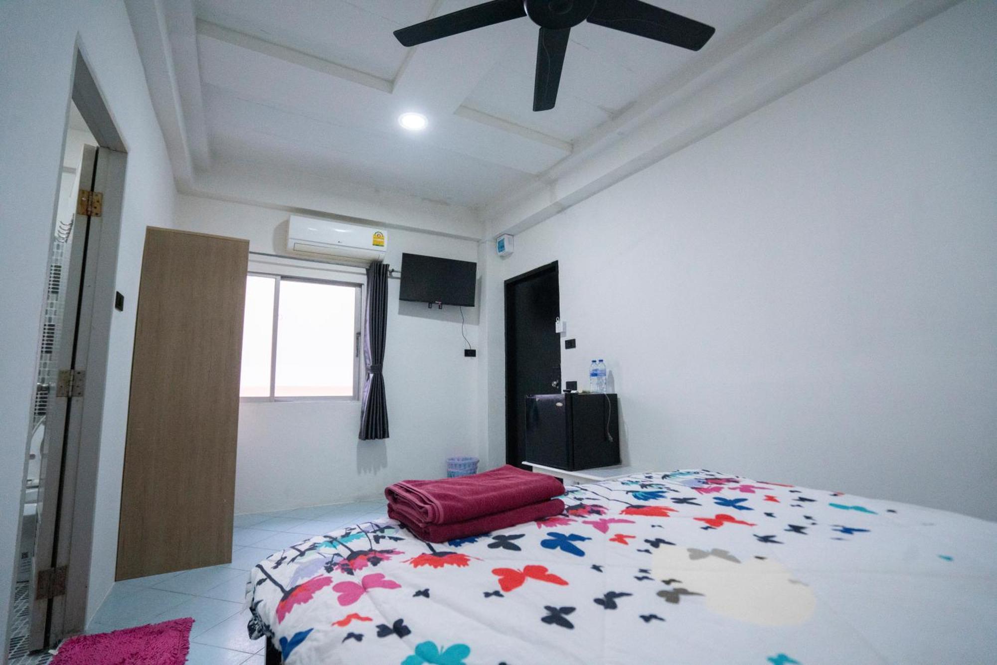 Splash Bar And Guesthouse Патая Екстериор снимка