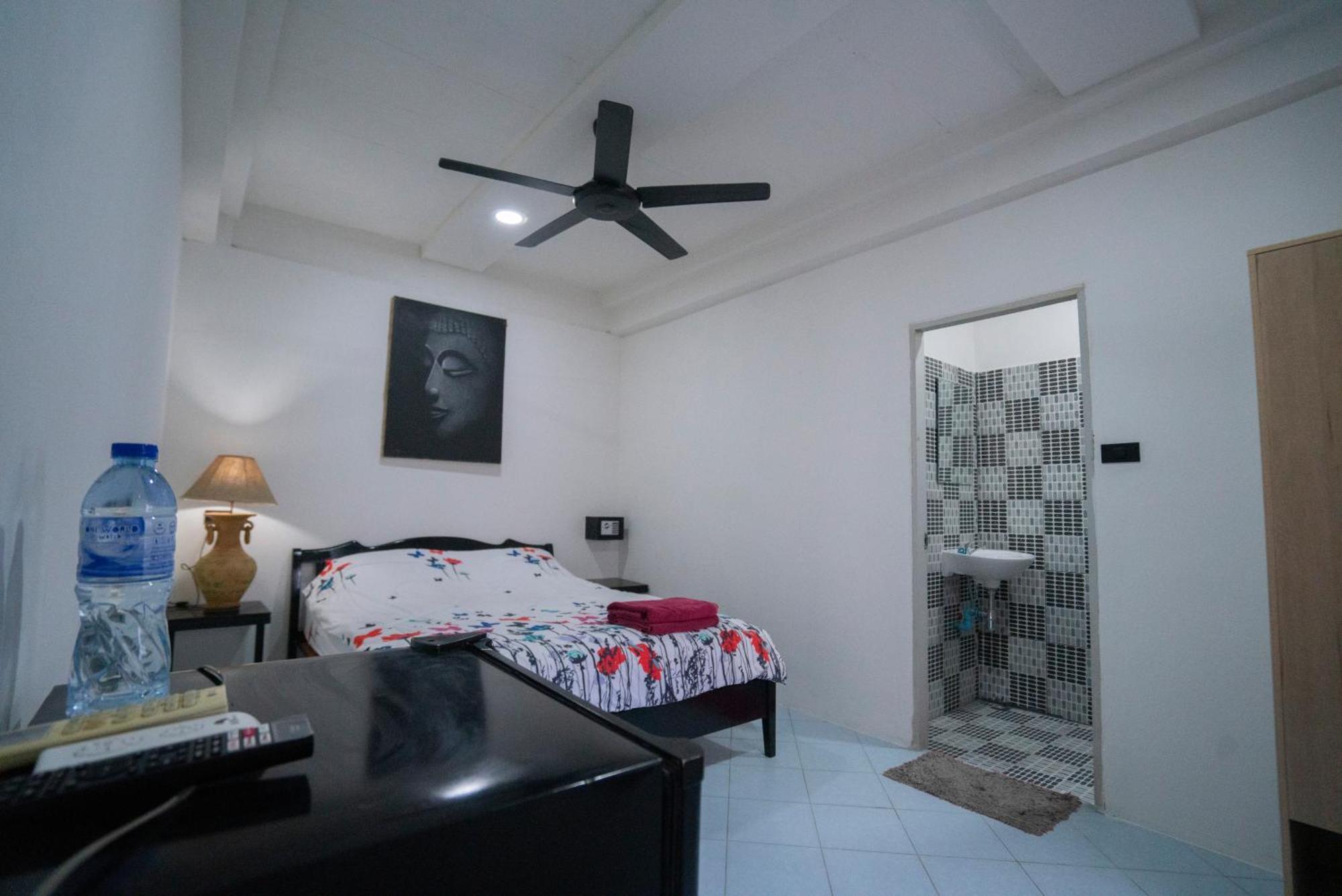 Splash Bar And Guesthouse Патая Екстериор снимка