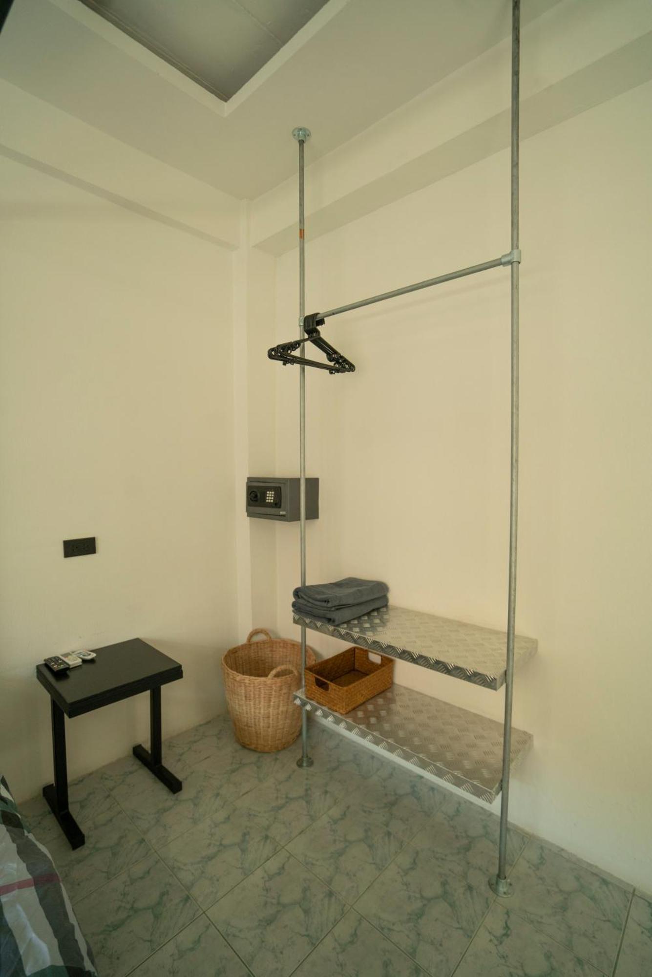 Splash Bar And Guesthouse Патая Екстериор снимка