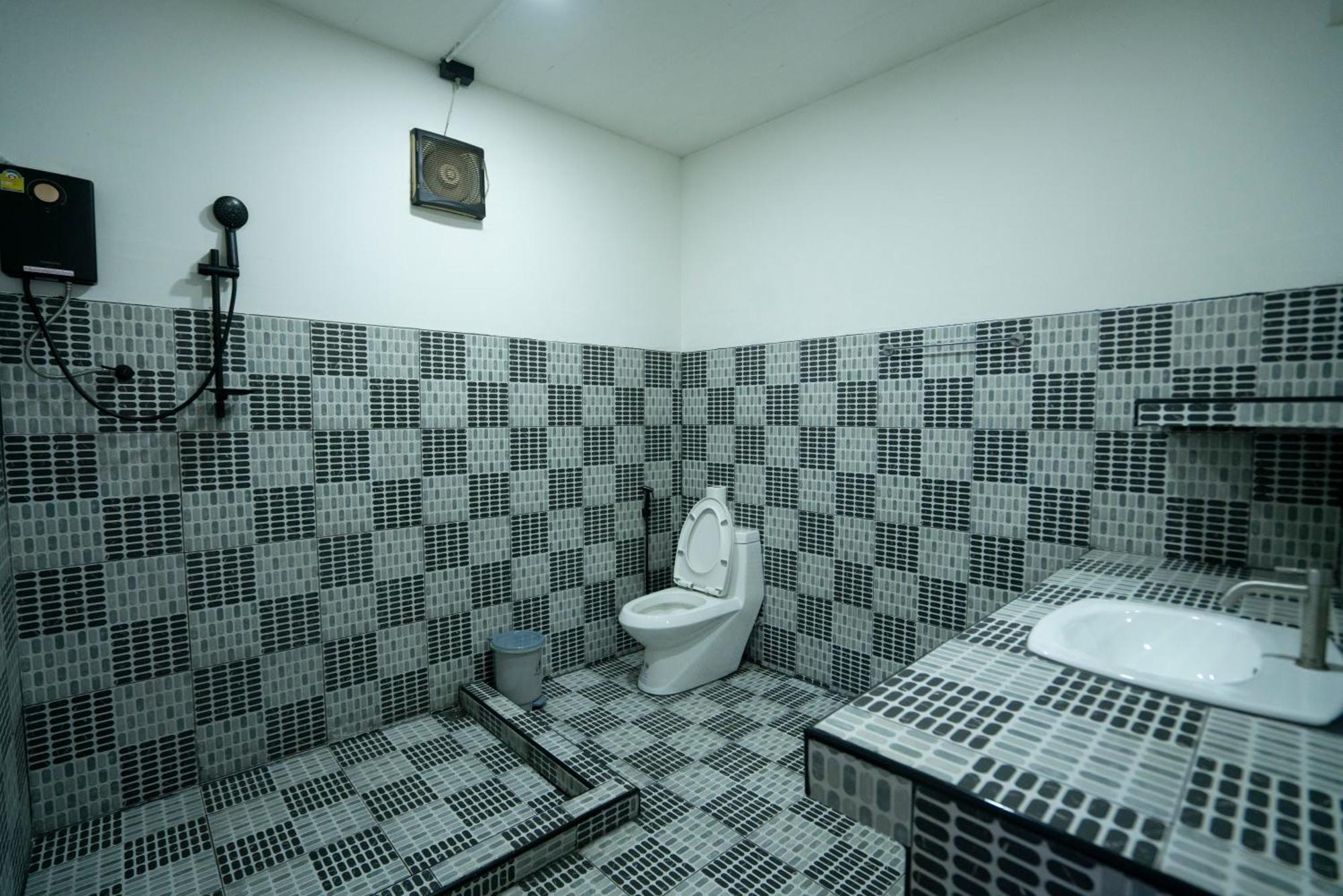 Splash Bar And Guesthouse Патая Екстериор снимка